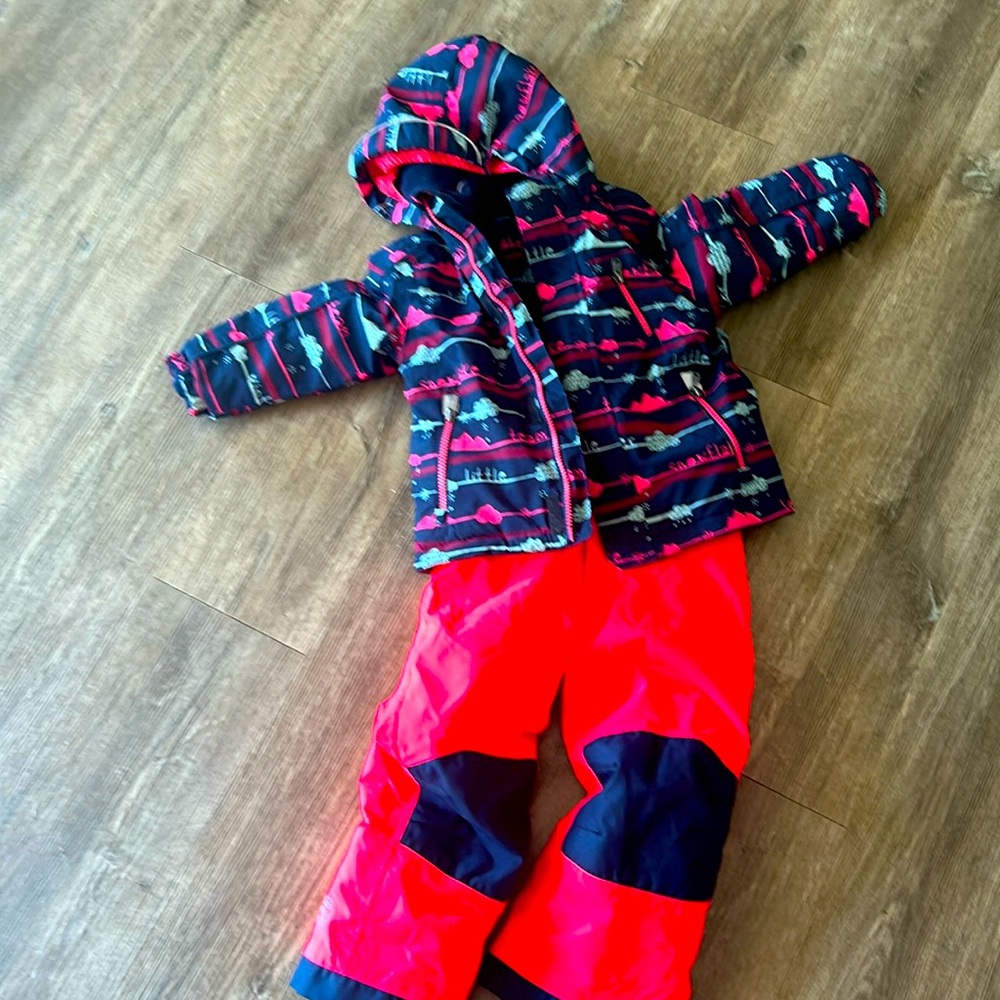 Girls xs snow jacket and pants. Fi by Killtec.